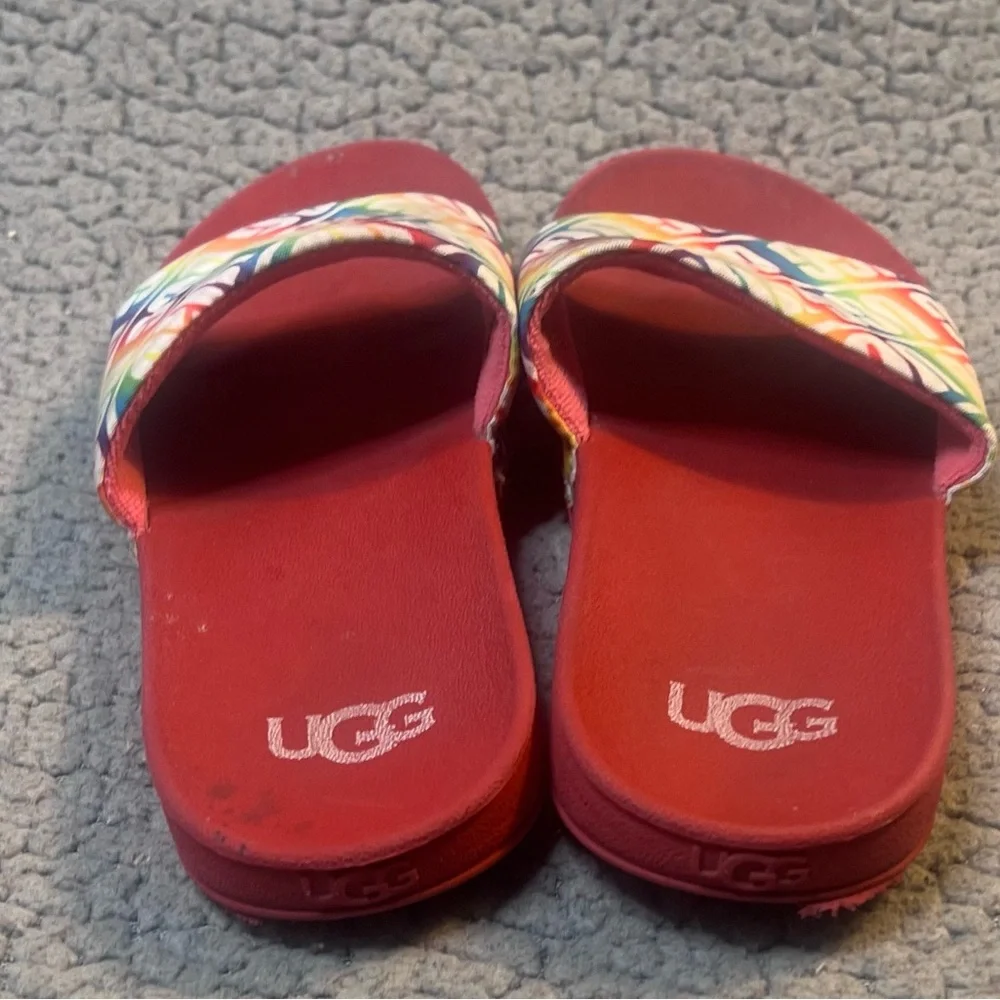 Ugg Beach Slippers Girls Size 1 Red And White‎ Logo Print